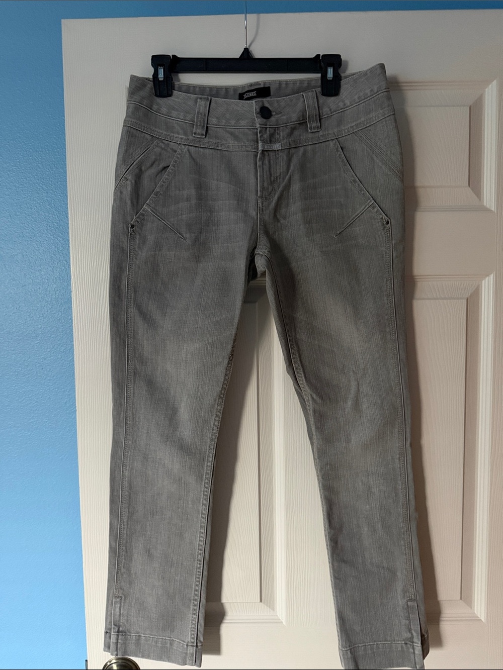 CLOSED Brand Megan Style Women’s Gray Jeans Low Rise Fit & Angular Pockets